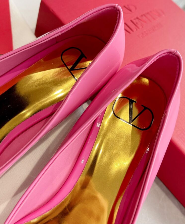 Valen.tino Garavani one, Patent Leather Ballet Flats, Stylish Footwear, Chic Flats, Comfortable Footwear