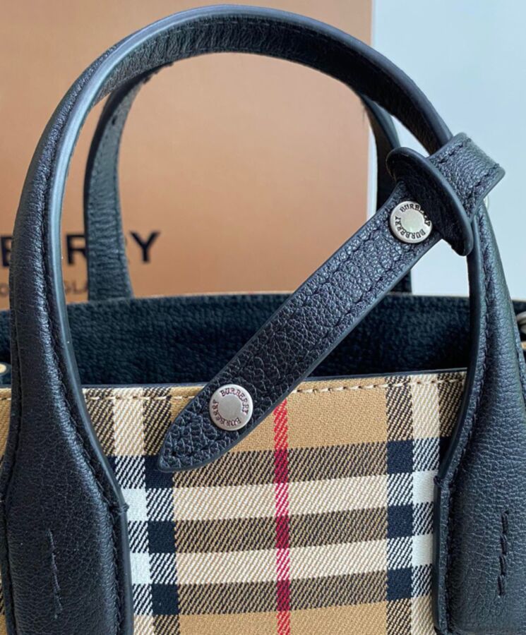 Bur.berri Banner Small Vintage Check Tote Bag Black