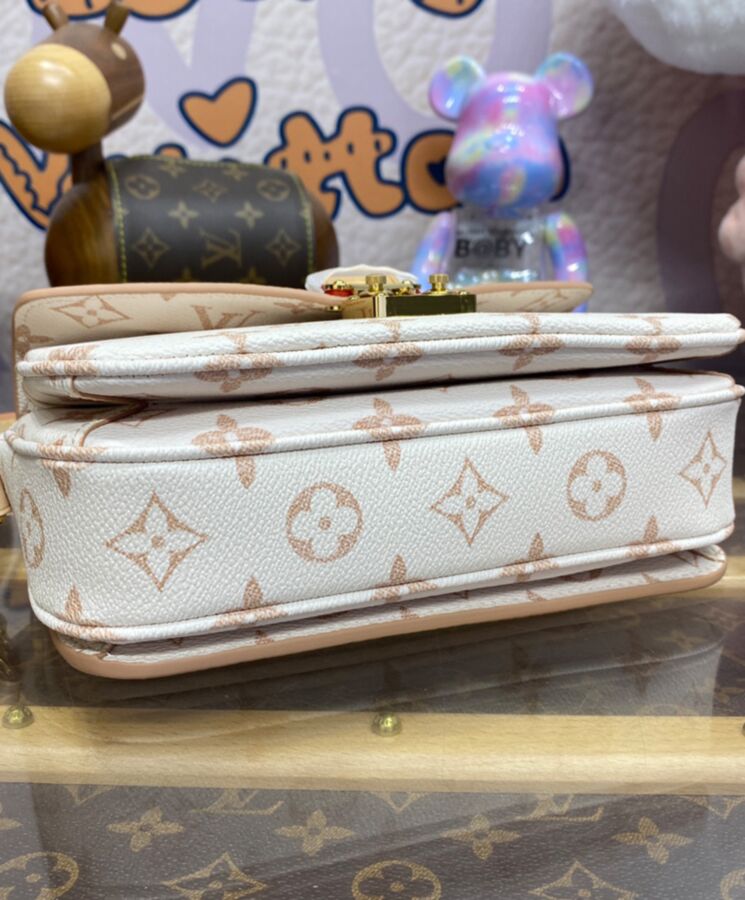 L.*V Pochette Metis East West M46914 Cream