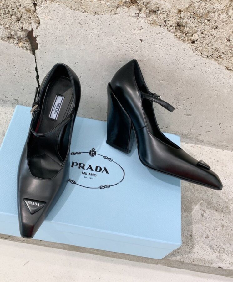 Pra.-da Women’s Brushed Leather Pumps Black