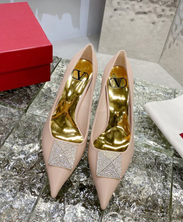 Valen.tino Garavani One, Leather Pump, Crystal Stud Pump