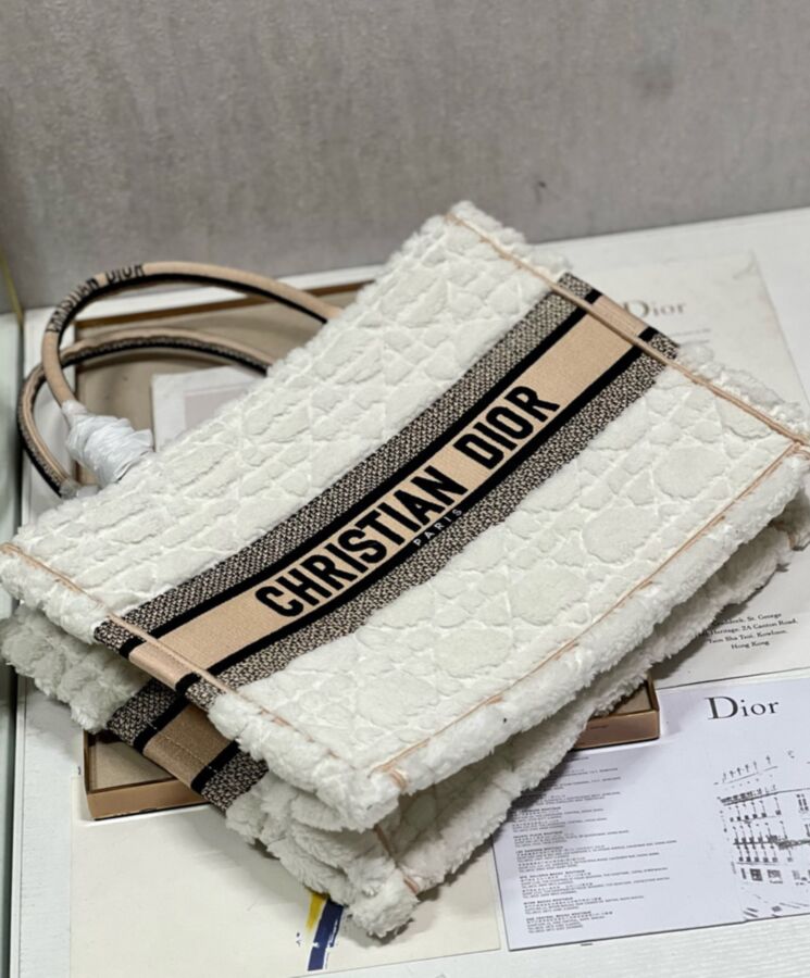 Di.ar Medium Di.ar Book Tote Cream