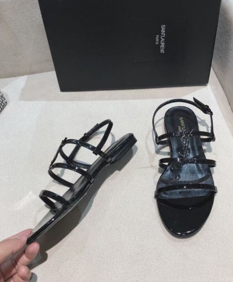 Saint.Lau.rent Women’s Cassandra Sandals In Patent Leather Black