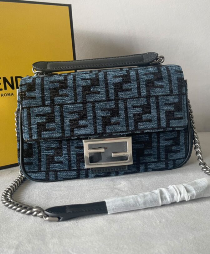 Fen.di Baguette Chain Midi 8BR793 Dark Blue