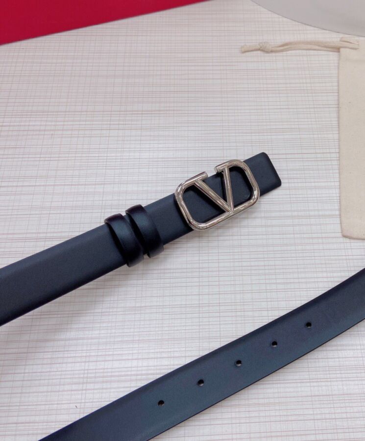 Valen.tino Vlogo Signature Calfskin Belt Black