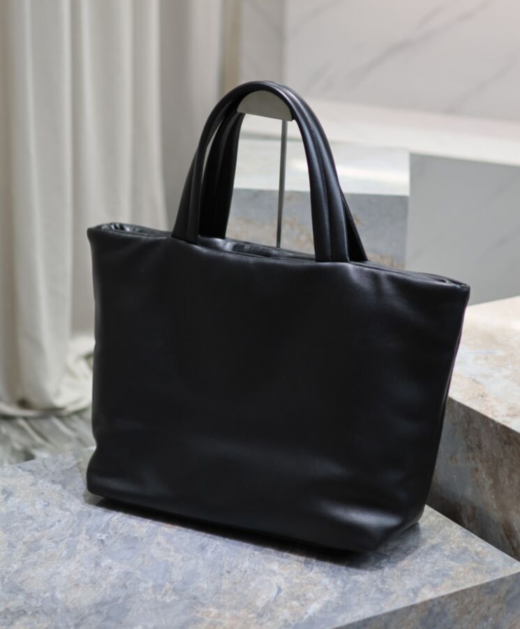 Saint.Lau.rent Tote In Nappa Lambskin Black