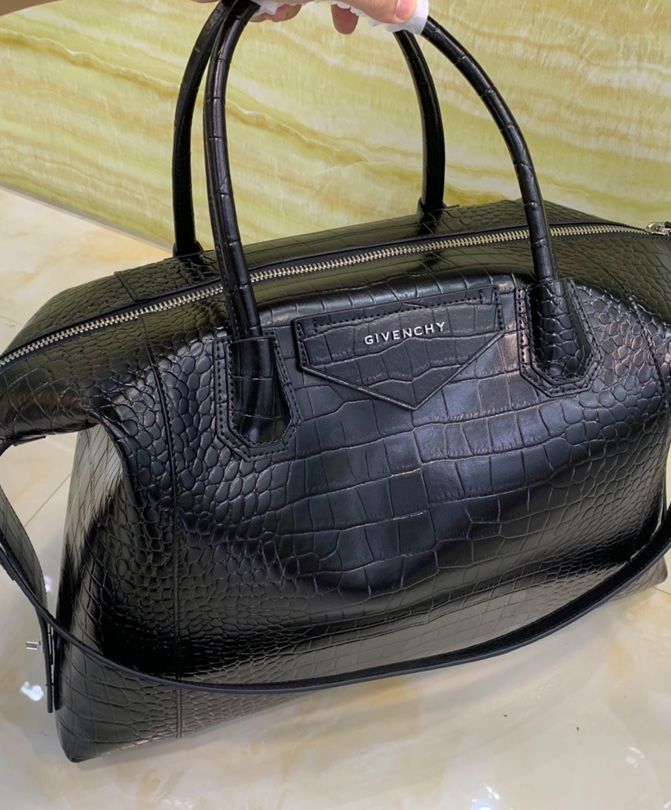 Given.*chy Medium Antigona Soft Bag In Crocodile Effect Leather Black