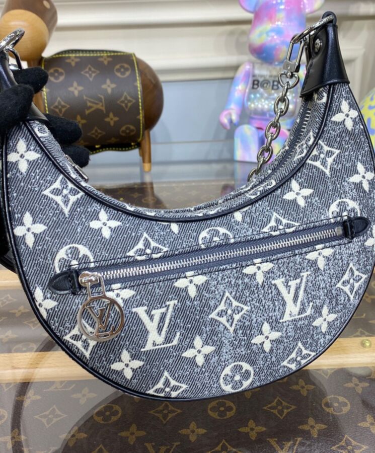 L.*V Loop, Monogram Jacquard Denim Bag, L.*V Circle zip pull, SiL.*Ver-tone hardware, Removable adjustable strap.