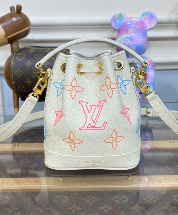 L.*V NANO NOE Bag M23088 Cream