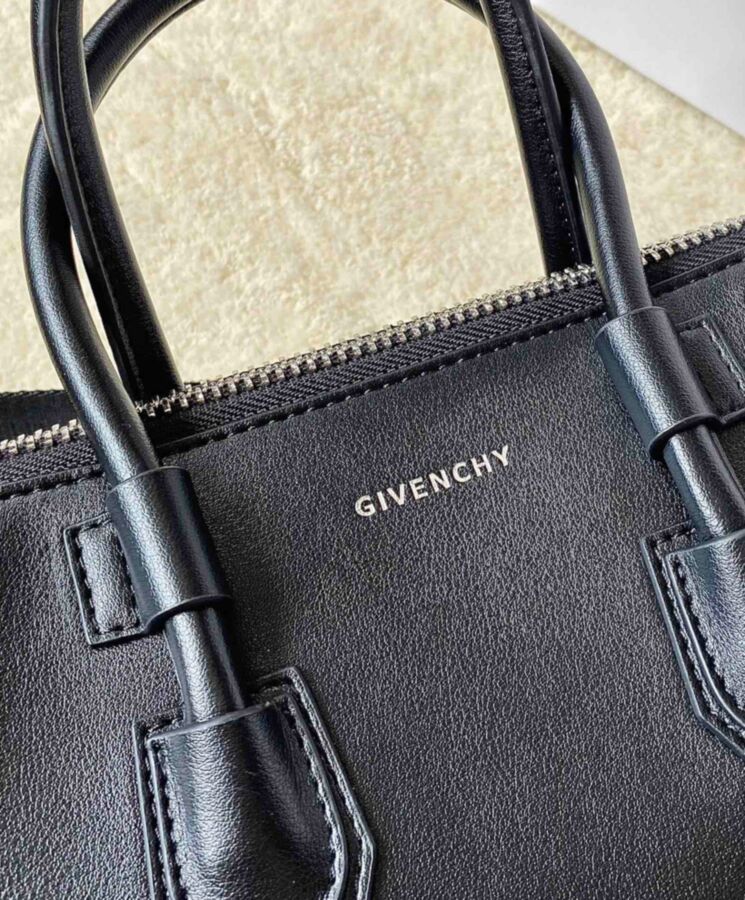 Given.*chy Mini Antigona Sport Bag Black