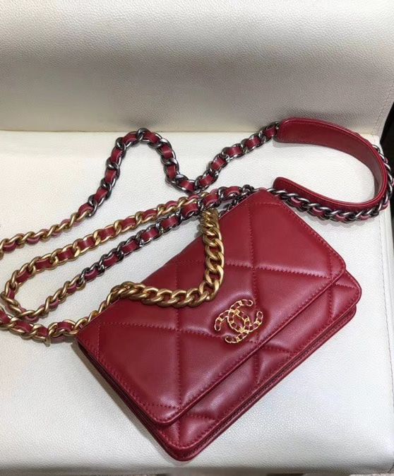 Cha.nel 19 Wallet On Chain Red