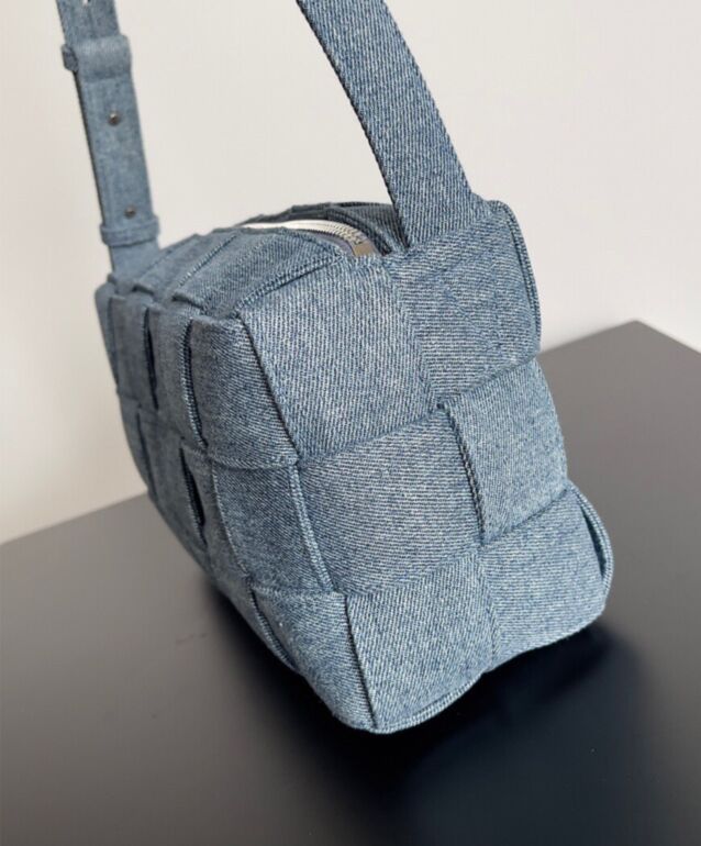 Bot.tega.Ven.eta Brick Cassette Shoulder Bag 709628 Blue