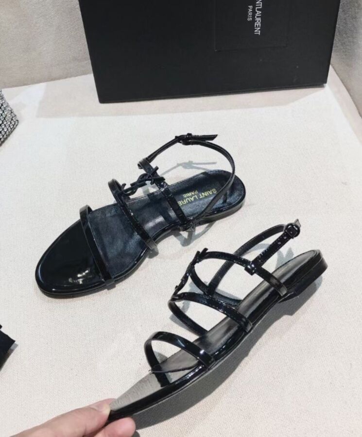 Saint.Lau.rent Women’s Cassandra Sandals In Patent Leather Black