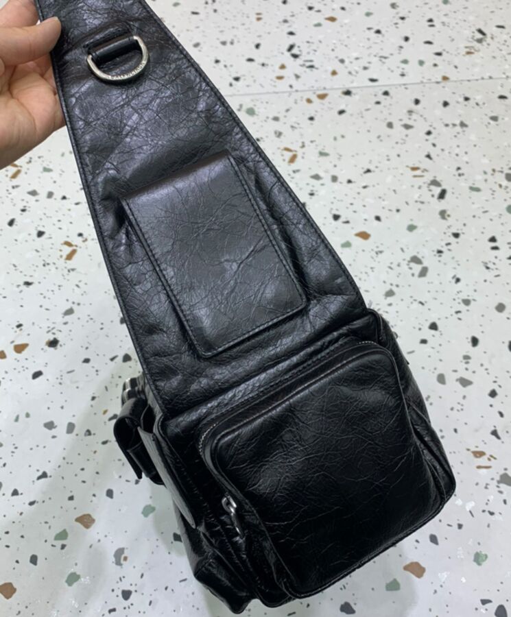 Balen.ciaga Superbusy XS Sling Bag Black