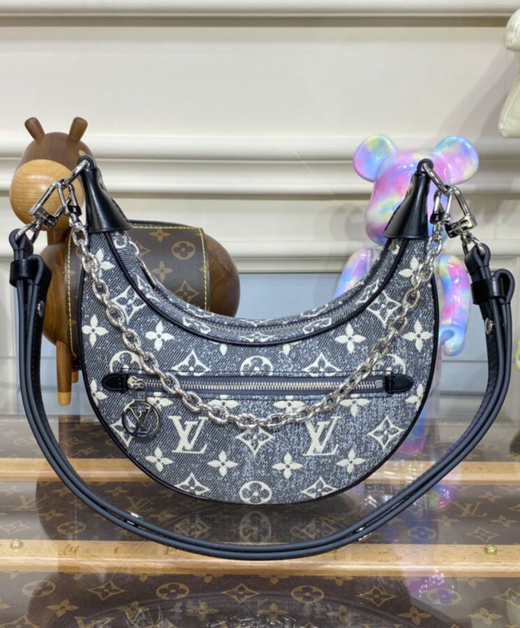 L.*V Loop, Monogram Jacquard Denim Bag, L.*V Circle zip pull, SiL.*Ver-tone hardware, Removable adjustable strap.