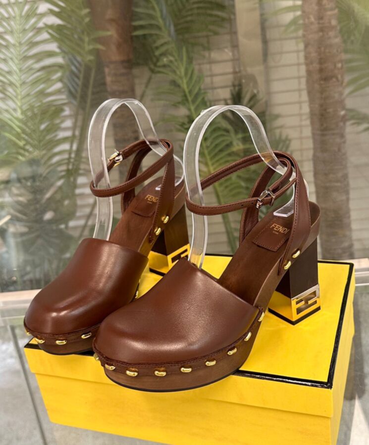 Fen.di Women's Baguette, Luxury Leather Clogs, Fen.di Baguette Show 8Z8375