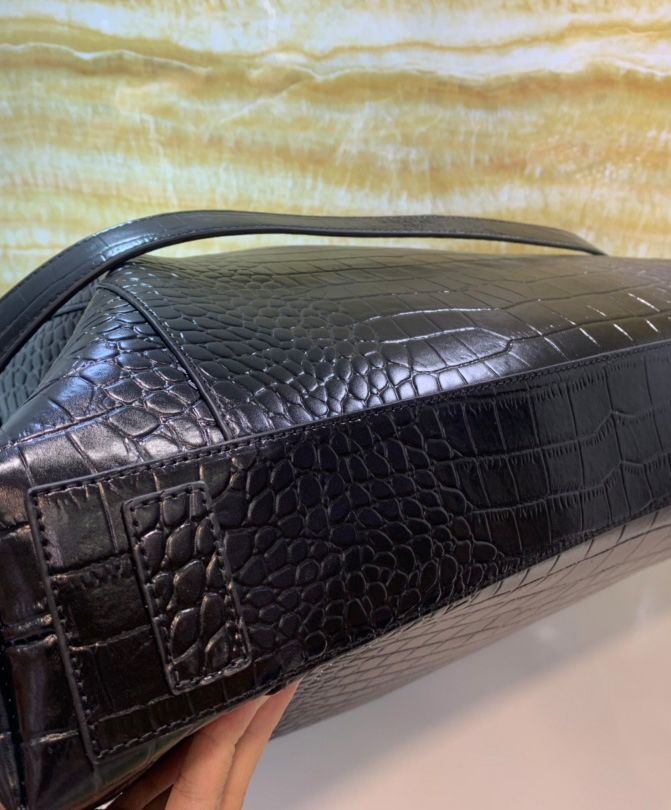 Given.*chy Medium Antigona Soft Bag In Crocodile Effect Leather Black