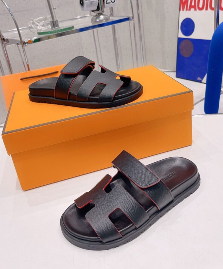 Her..mes Unisex Chypre Sandal Black