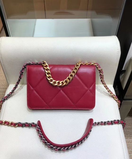 Cha.nel 19 Wallet On Chain Red