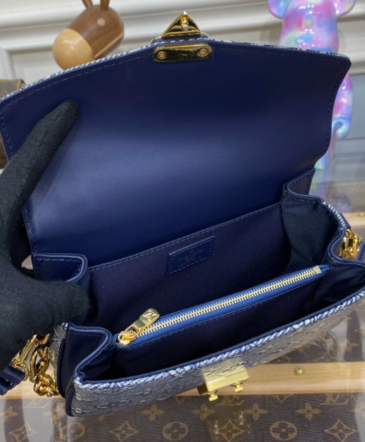 L.*V Pochette, Luxury Handbag, Monoglam Canvas, iPhone 14 Handbag, Pochette Metis East West, M22834 Blue