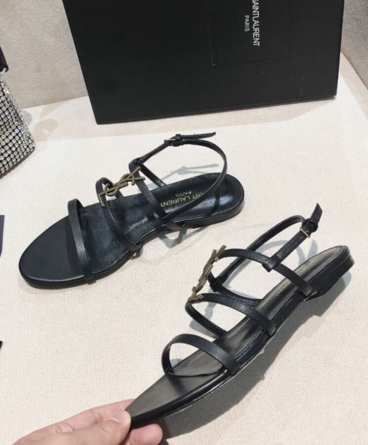 Saint.Lau.rent Women’s Cassandra Sandals In Smooth Leather Black