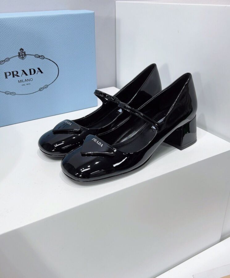 Pra.-da Women’s Patent Leather Pumps Black