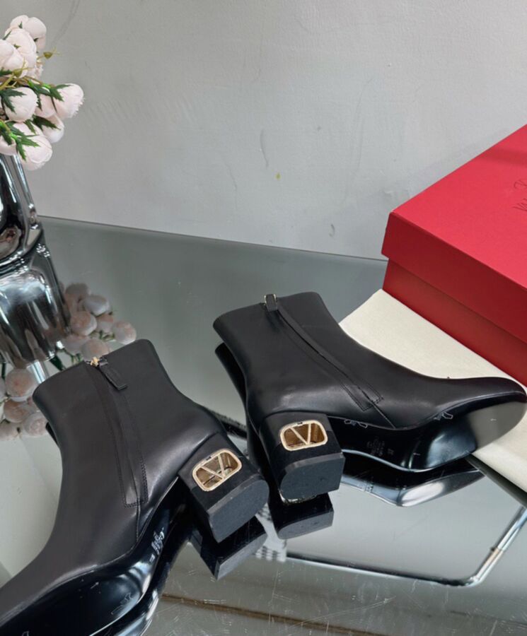 Valen.tino Garavani Heritage, Calfskin Ankle Boot, Black 60MM Boot, Luxury Leather Boots