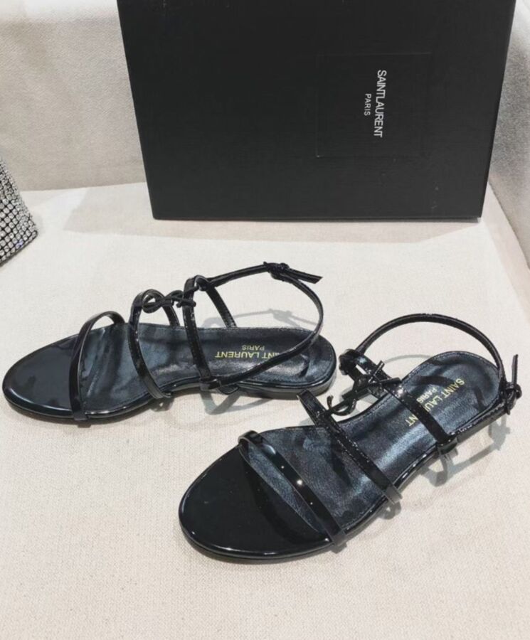 Saint.Lau.rent Women’s Cassandra Sandals In Patent Leather Black