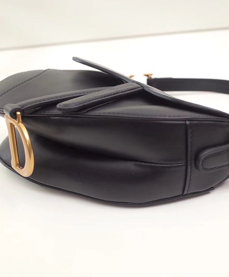 Di.ar Saddle Bag, Luxury Handbag, Black Saddle Bag, High-End Di.ar Bag, Di.ar Bag M0446