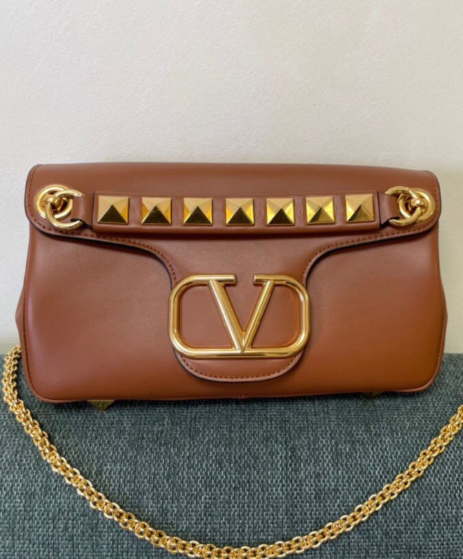 Valen.tino Stud Sign, Nappa Shoulder Bag, Designer Fashion Accessory, Valen.tino Garavani