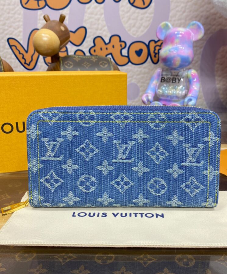 L.*V Zippy Wallet M82958 Blue