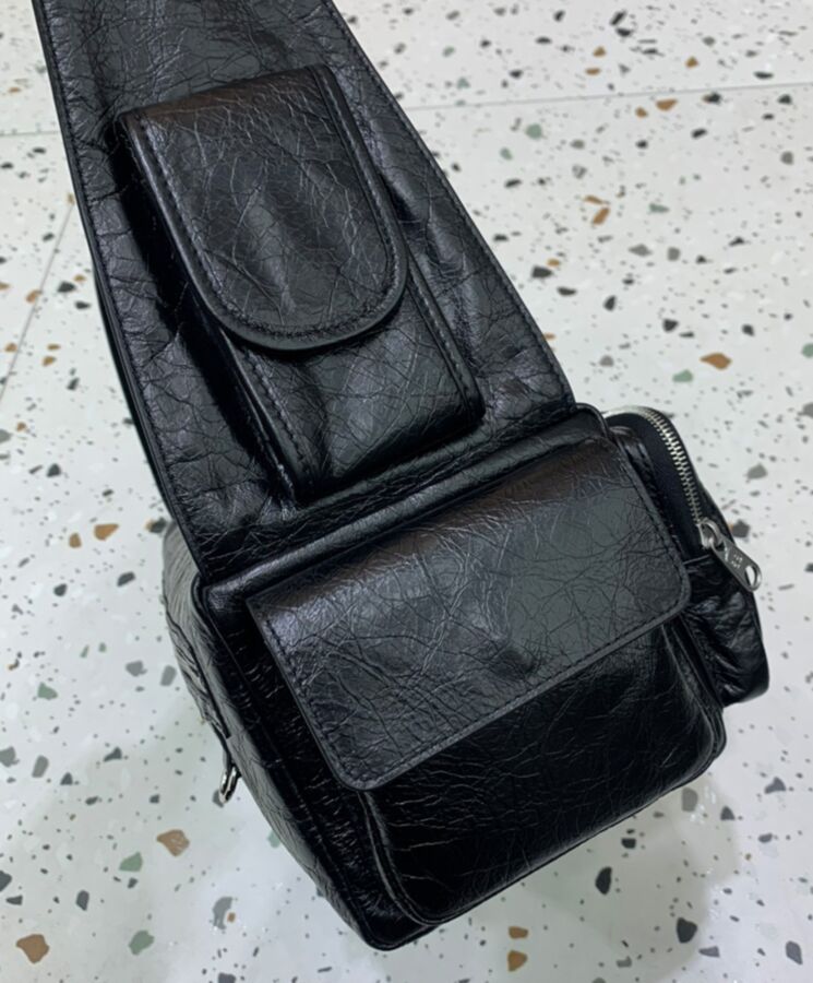 Balen.ciaga Superbusy XS Sling Bag Black