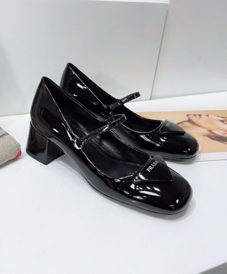 Pra.-da Women’s Patent Leather Pumps Black