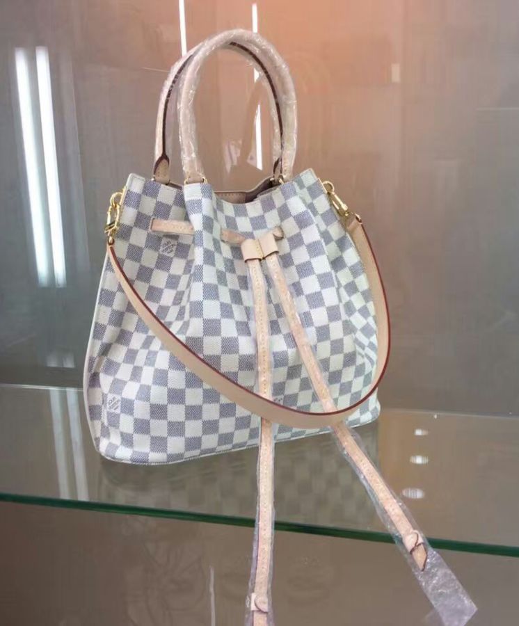 L.*V Girolata Bag White N41579