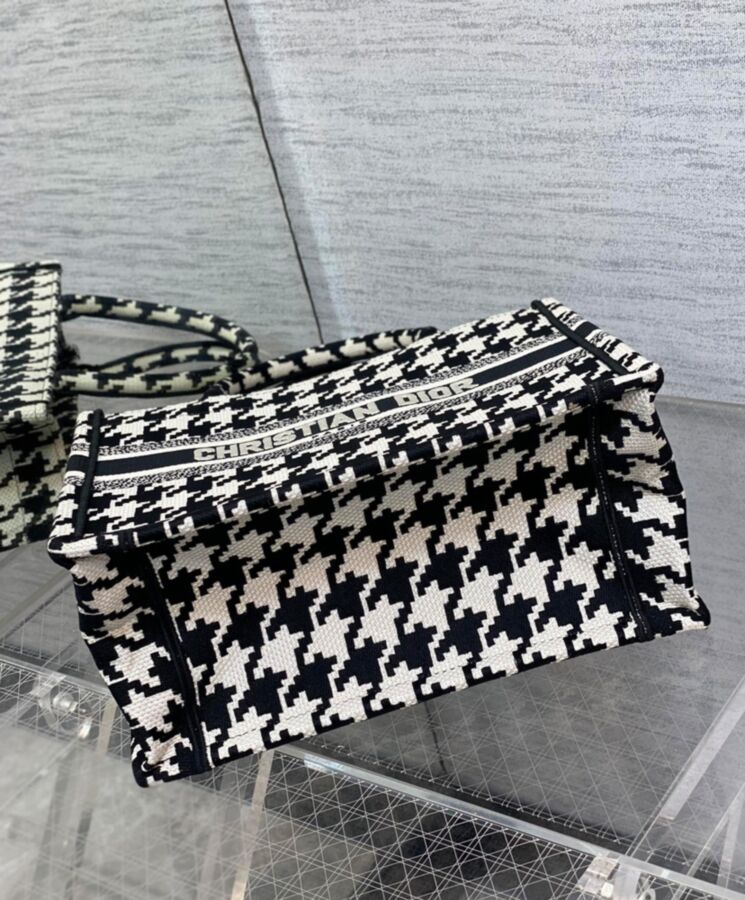 Di.ar Small Di.ar Book Tote, Di.ar Aesthetic, Maria Grazia Chiuri, Black and White Houndstooth, Di.ar PARIS Signature