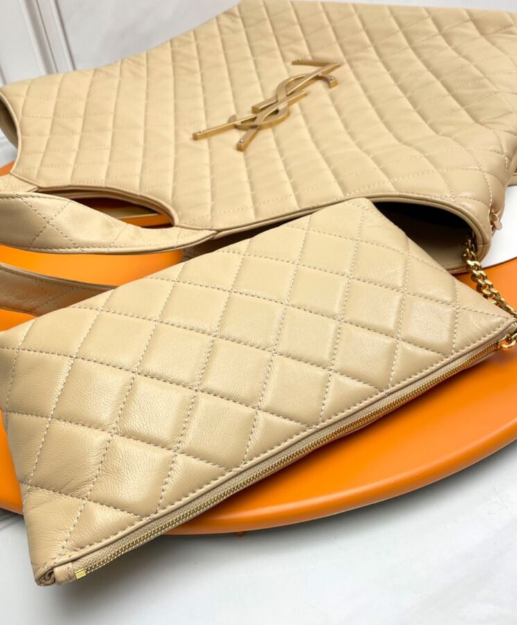 Saint.Lau.rent Icare Maxi Shopping Bag In Quilted Nubuck Suede Apricot