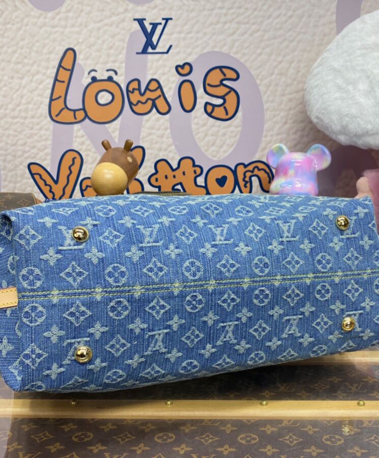 L.*V CarryAll MM M46855 Blue