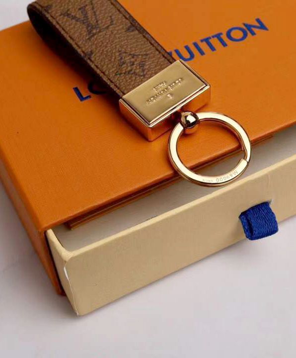 L.*V Dauphine Dragonne Key Holder M69313 Apricot