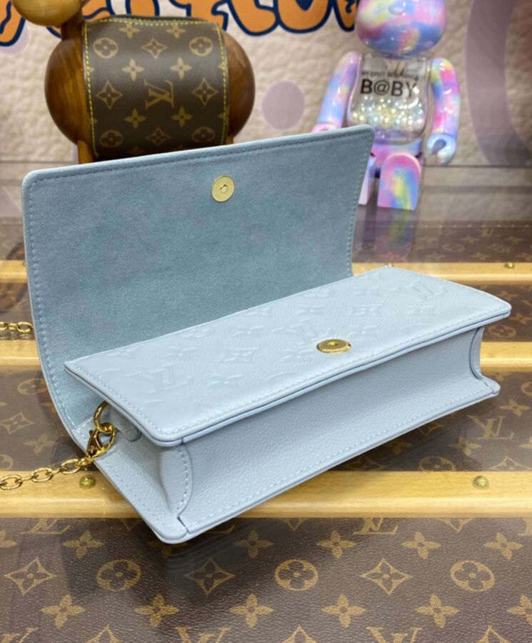 L.*V Wallet On Chain Lily M83233 Blue