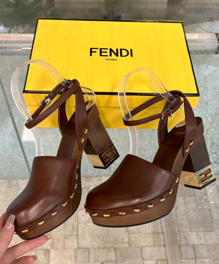 Fen.di Women's Baguette, Luxury Leather Clogs, Fen.di Baguette Show 8Z8375