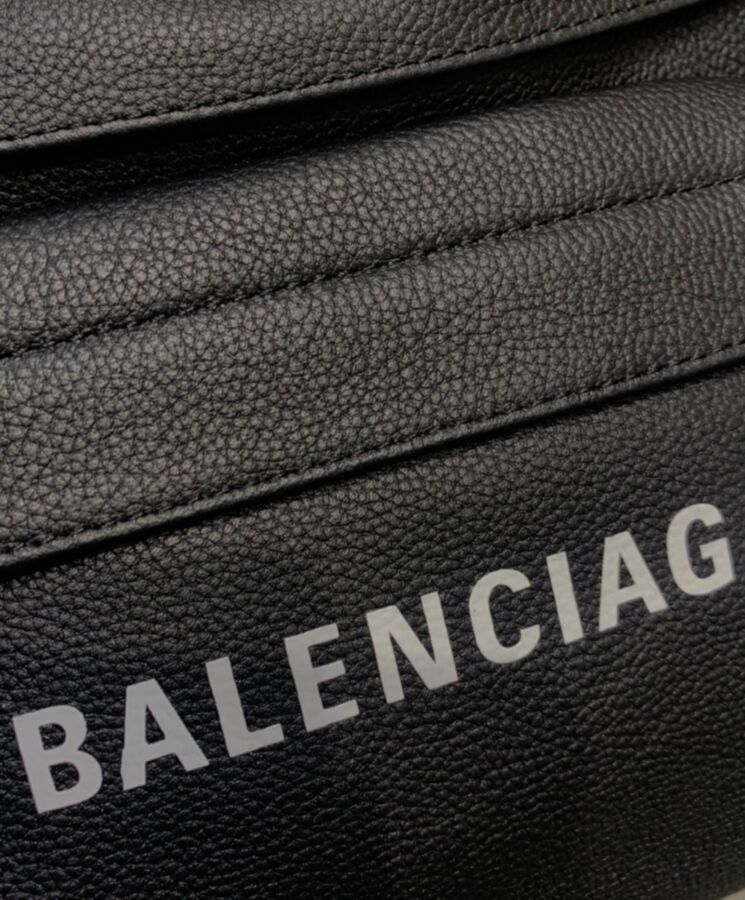 Balen.ciaga Everyday Beltpack Black