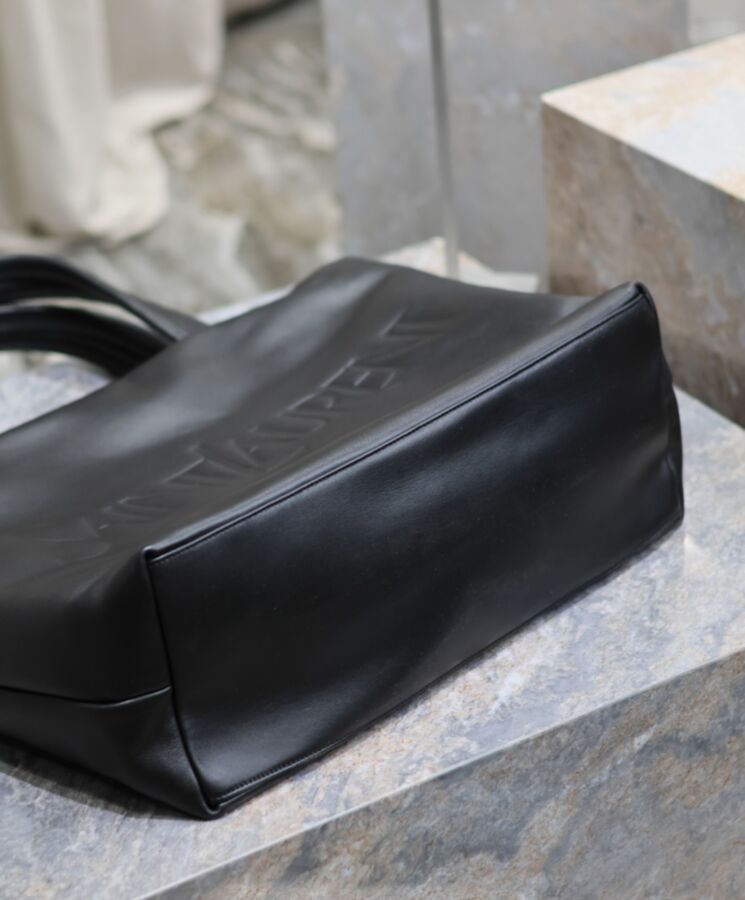 Saint.Lau.rent Tote In Nappa Lambskin Black