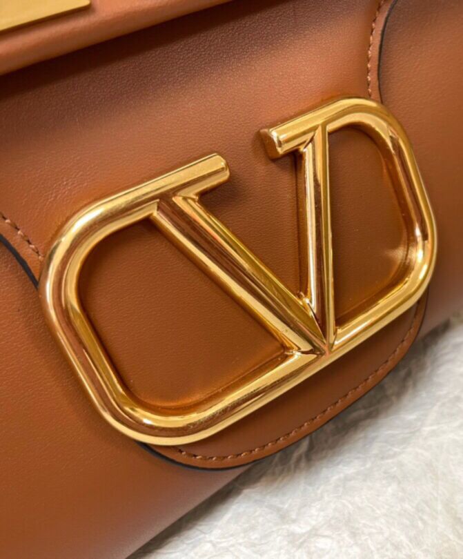 Valen.tino Stud Sign, Nappa Shoulder Bag, Designer Fashion Accessory, Valen.tino Garavani