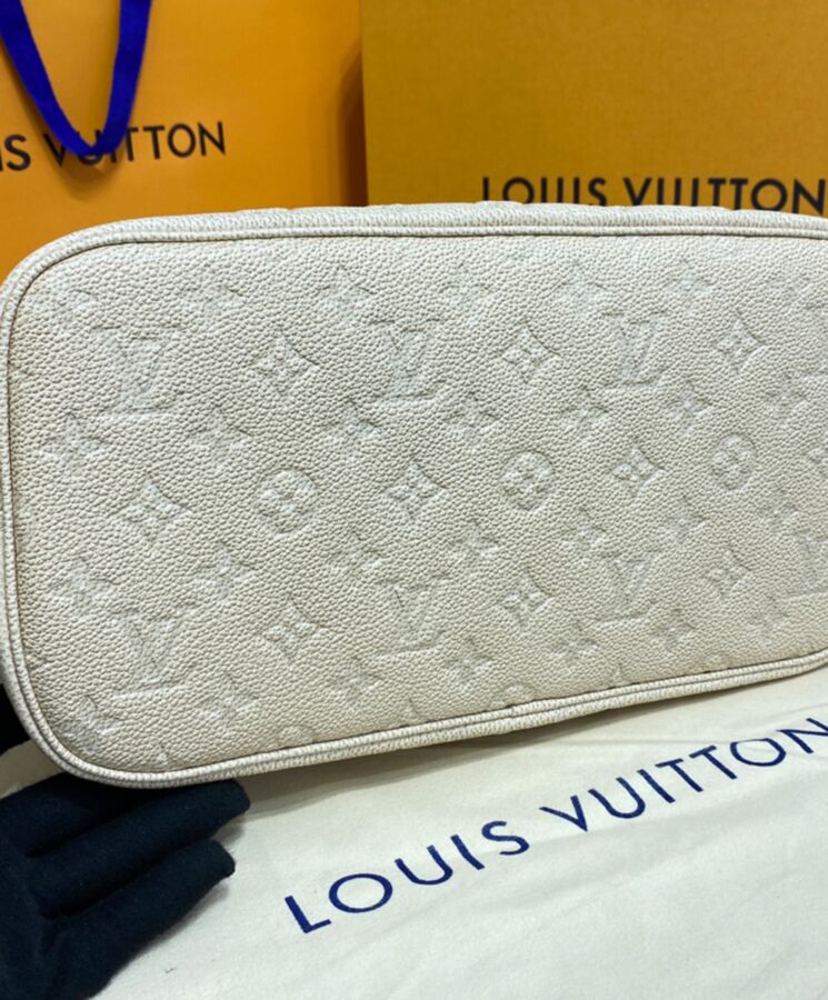 L.*V Neverfull MM M46231 Cream