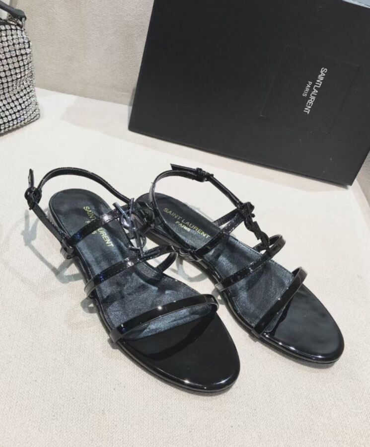 Saint.Lau.rent Women’s Cassandra Sandals In Patent Leather Black