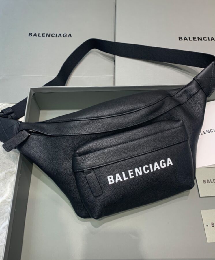 Balen.ciaga Everyday Beltpack Black