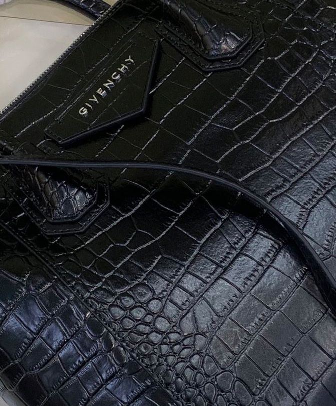 Given.*chy Small Antigona Soft Bag In Crocodile Effect Leather Black