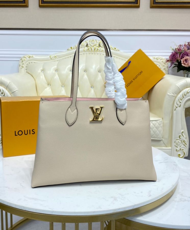 L.*V Lockme Shopper M57346