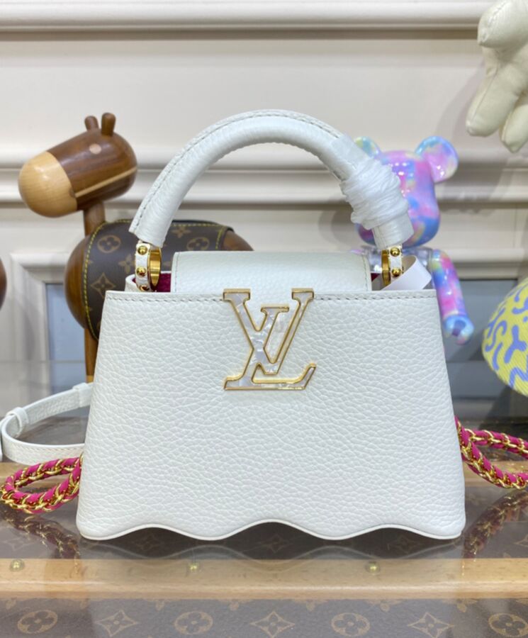 L.*V Capucines Mini M22121 White