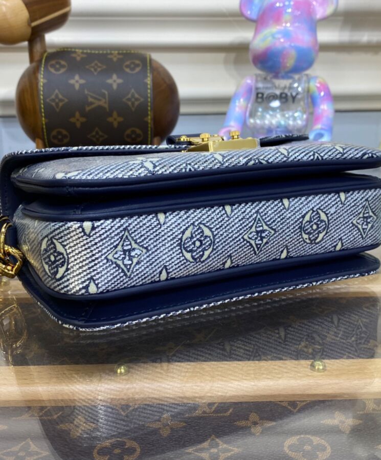 L.*V Pochette, Luxury Handbag, Monoglam Canvas, iPhone 14 Handbag, Pochette Metis East West, M22834 Blue